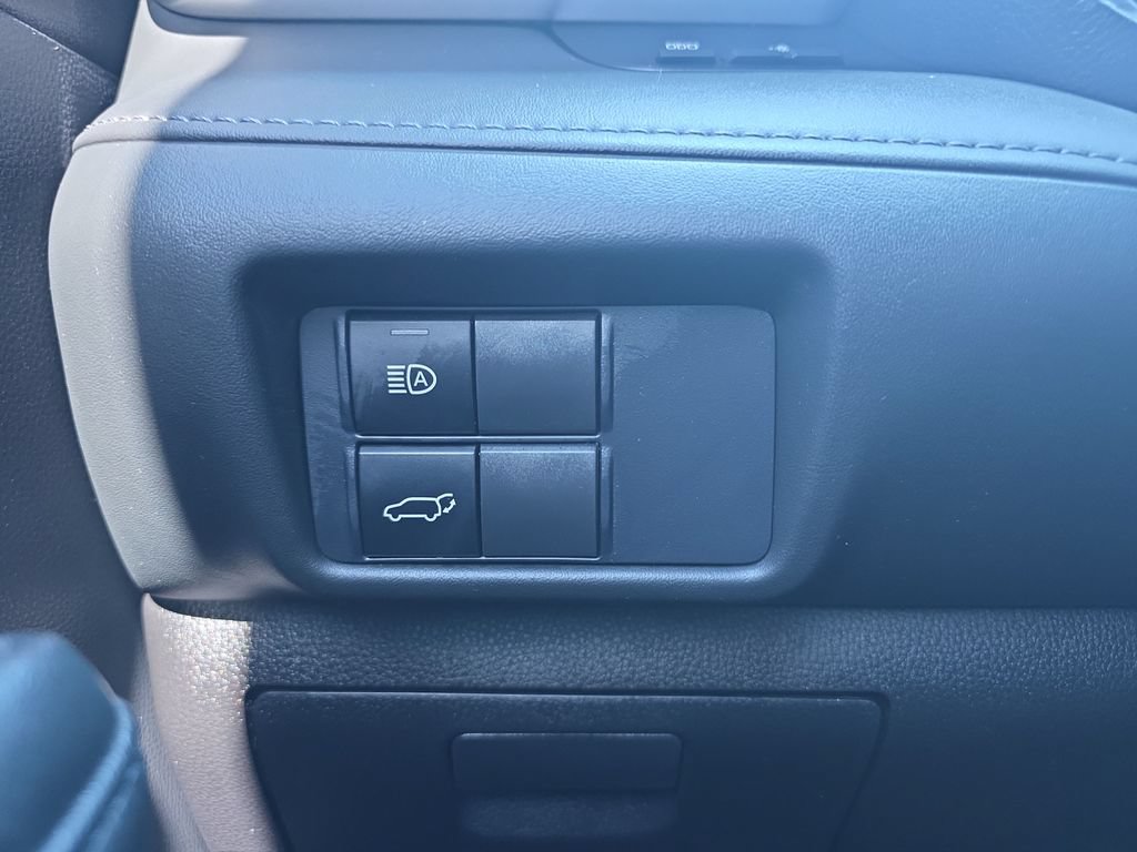 Used 2021 Toyota Highlander XLE AWD/4WD image 42