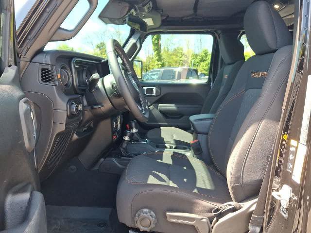 Used 2025 Jeep Gladiator Mojave w/ Convenience Group AWD/4WD image 17