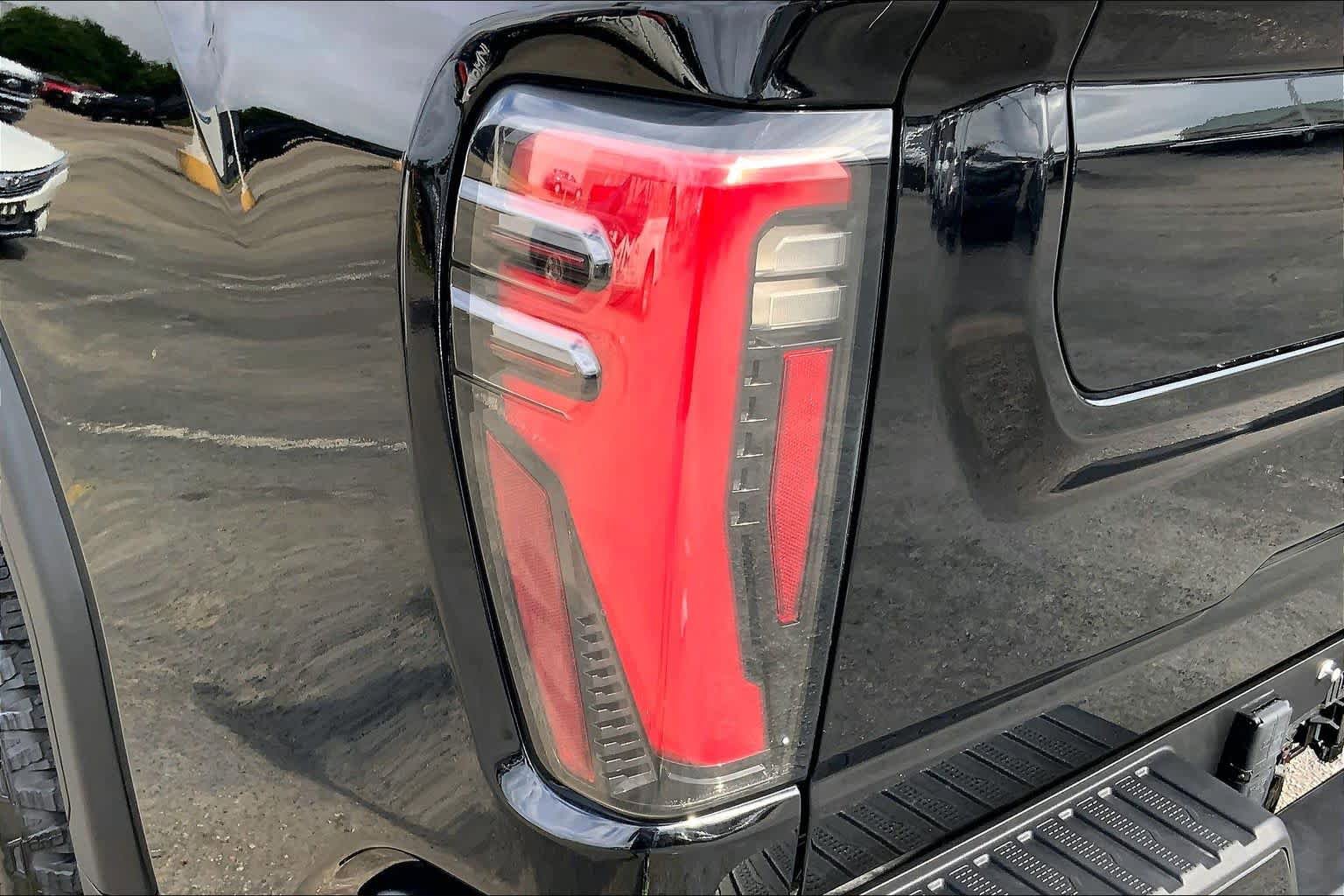 Used 2024 GMC Sierra 2500 AT4 w/ AT4 Premium Plus Package AWD/4WD image 26
