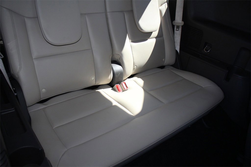 Certified 2021 Ford Explorer Platinum w/ Equipment Group 601A image 27