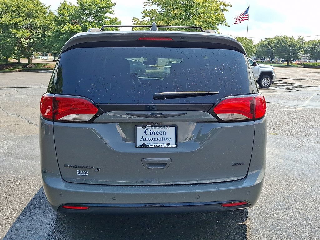 Used 2020 Chrysler Pacifica Touring-L w/ Advanced Safetytec Group AWD/4WD image 8