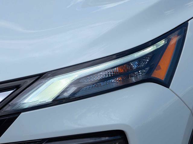 Used 2025 Nissan Rogue S AWD/4WD image 10