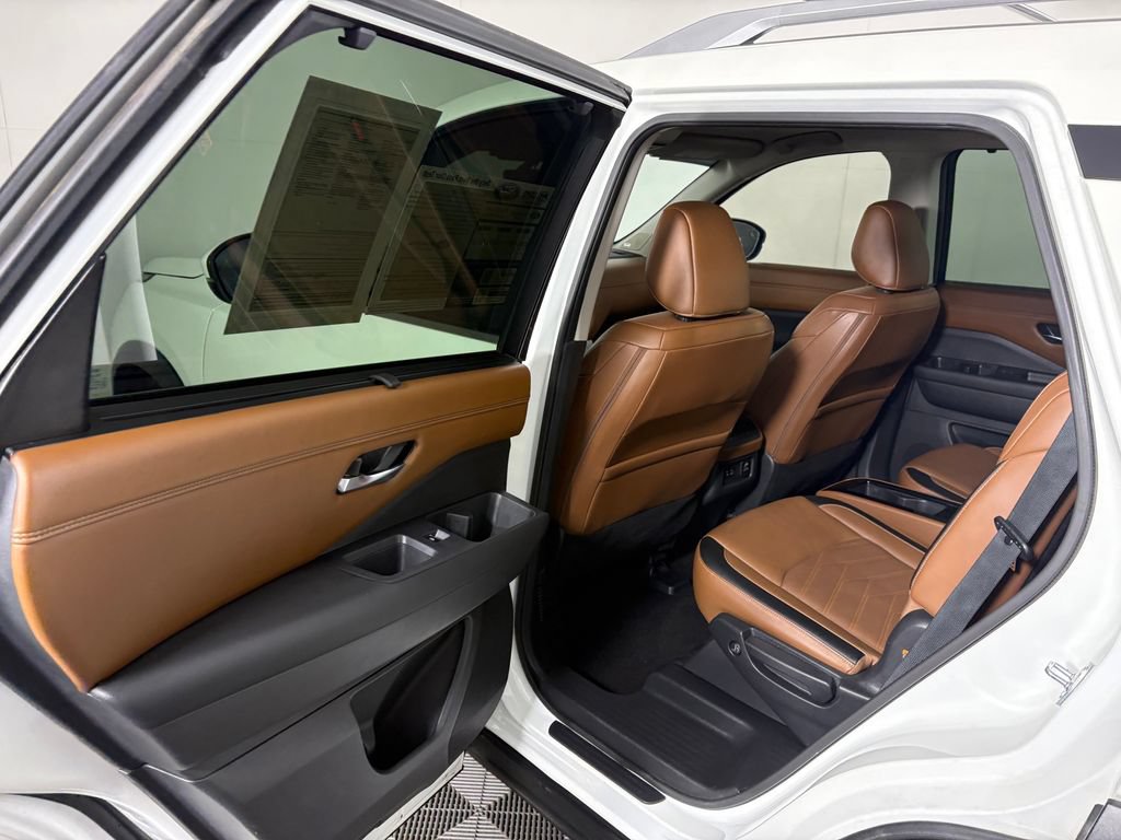 Used 2023 Nissan Pathfinder Platinum AWD/4WD image 29