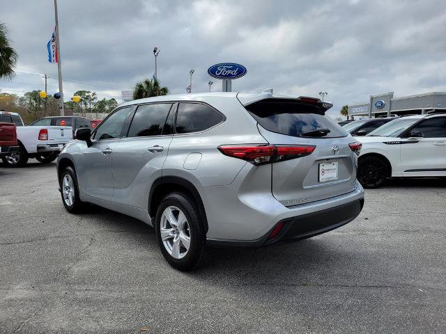 Used 2021 Toyota Highlander LE image 3