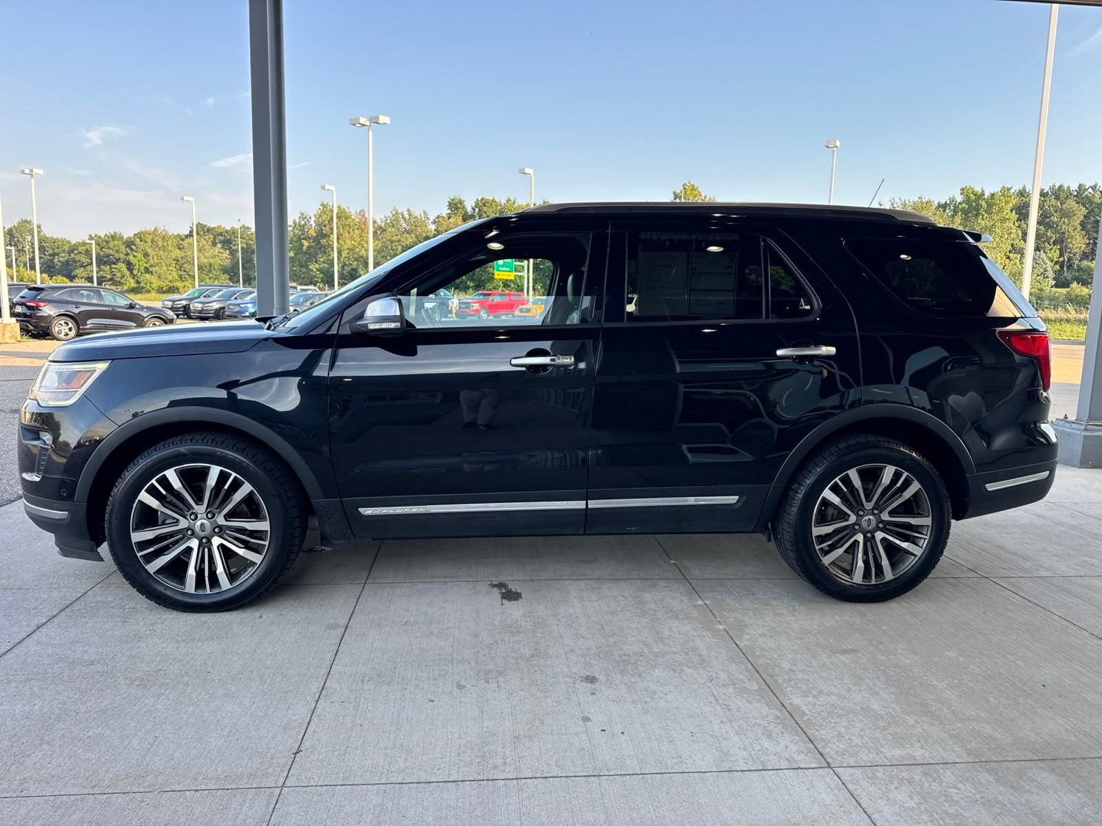 Certified 2018 Ford Explorer Platinum AWD/4WD image 4