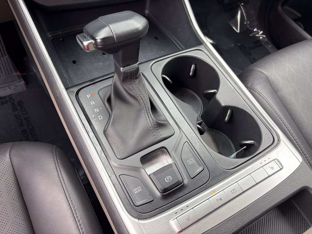 Used 2025 Kia Carnival FWD image 27