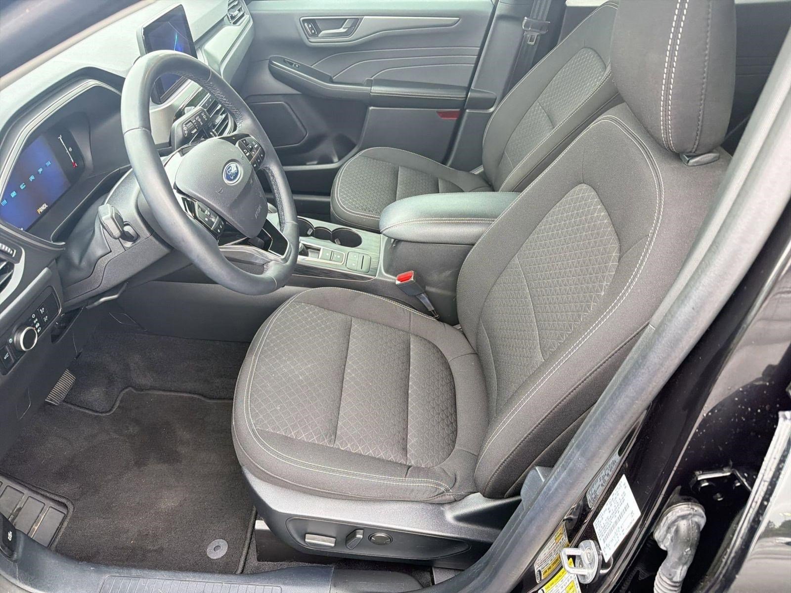 Certified 2024 Ford Escape Active w/ Cold Weather Package FWD image 5