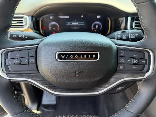 Used 2023 Jeep Wagoneer L Series III w/ Premium Group I AWD/4WD image 16