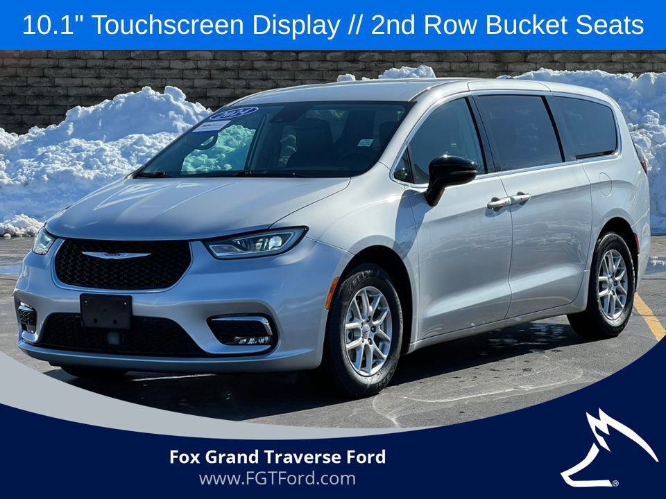 Used 2024 Chrysler Pacifica Touring-L image 6