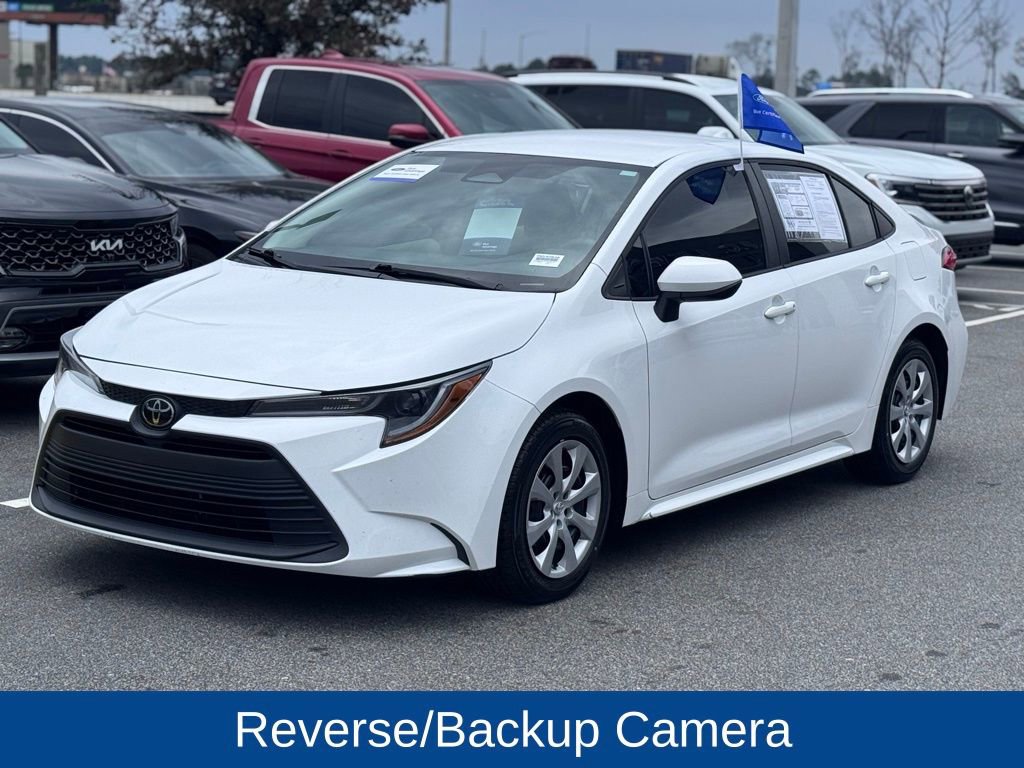 Used 2023 Toyota Corolla LE image 3