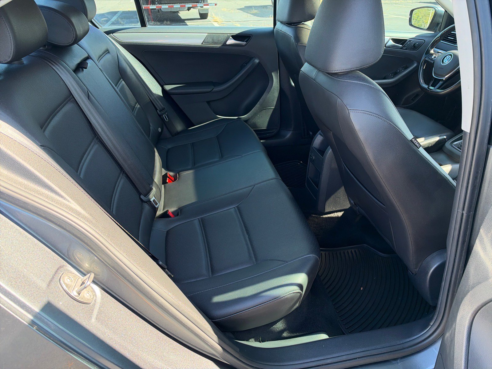Used 2018 Volkswagen Jetta SE FWD image 17