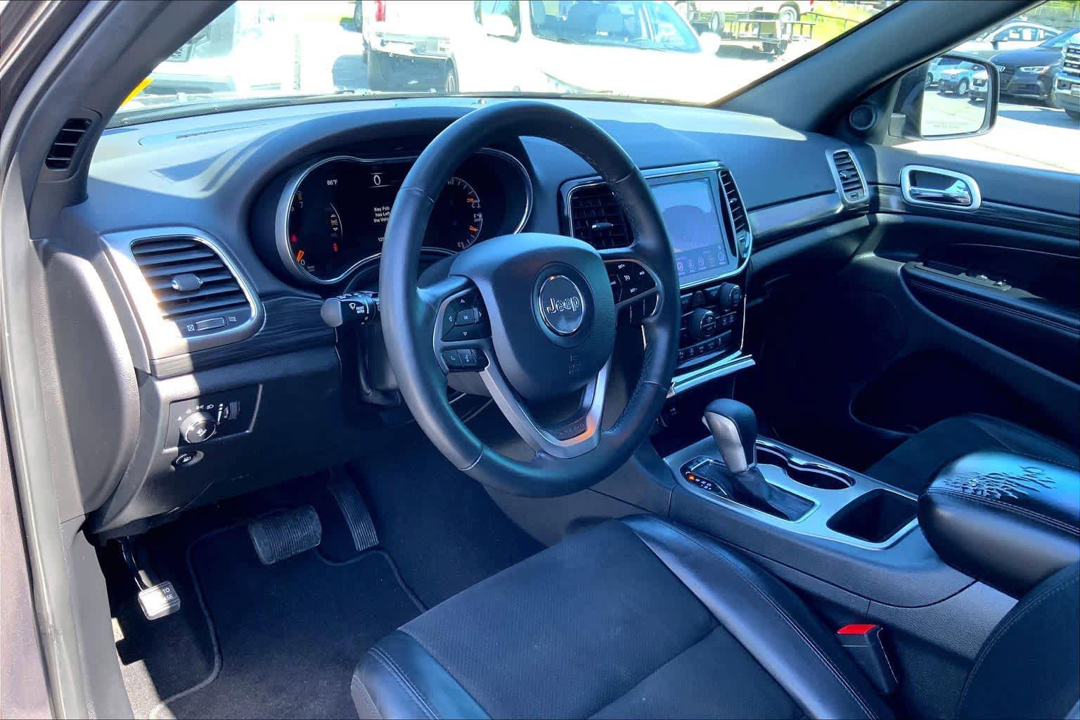 Used 2019 Jeep Grand Cherokee Altitude RWD image 16