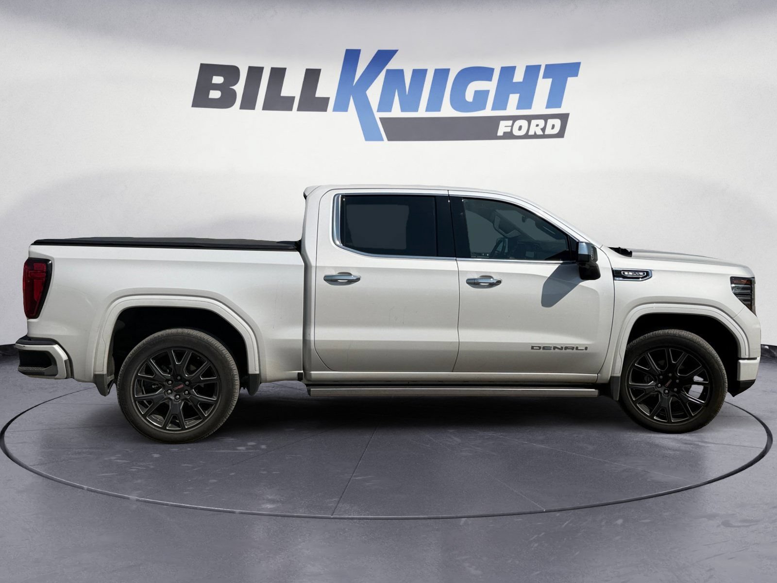 Used 2025 GMC Sierra 1500 Denali w/ Denali Reserve Package AWD/4WD image 6