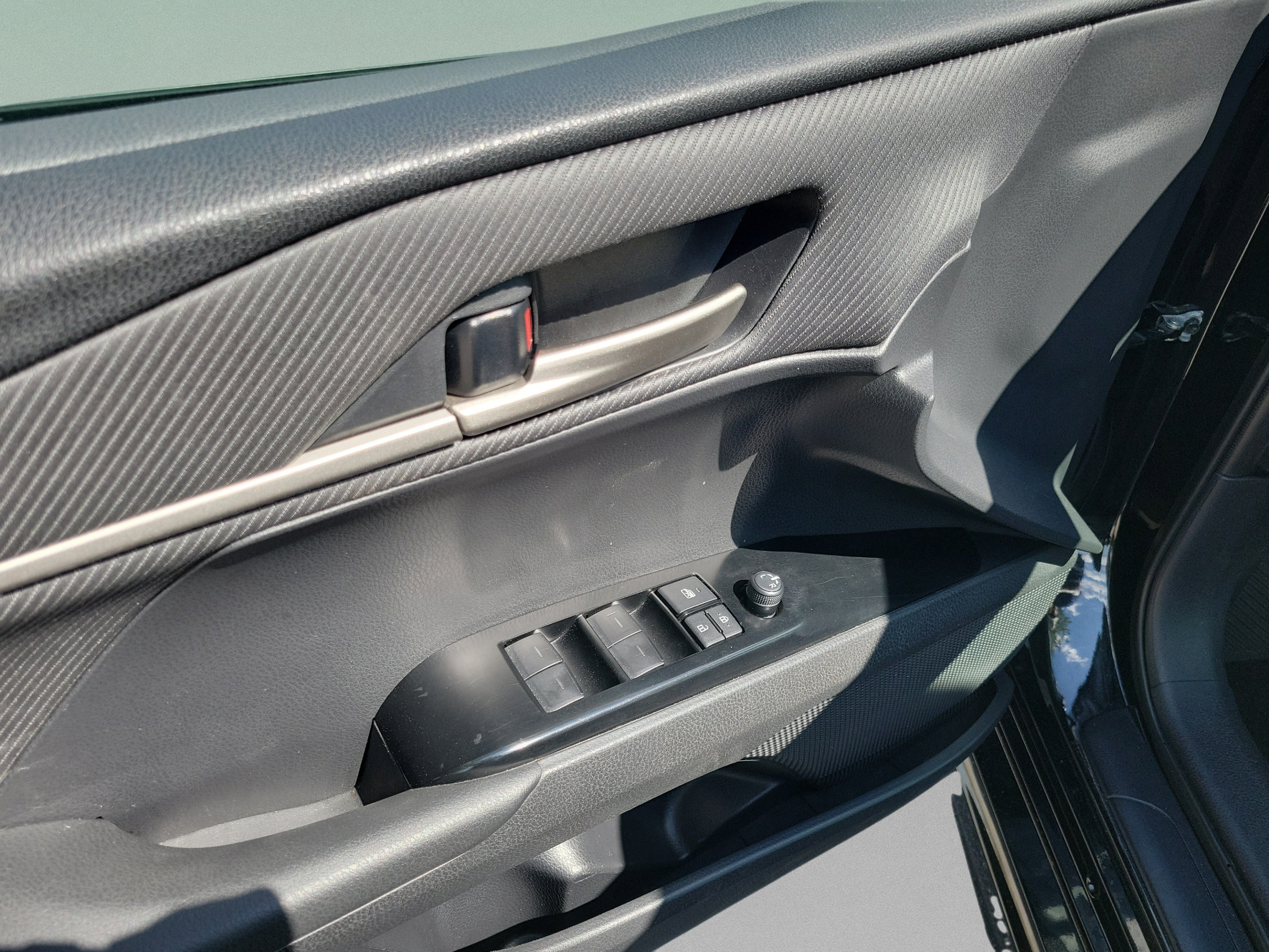 Used 2025 Toyota Camry SE FWD image 15
