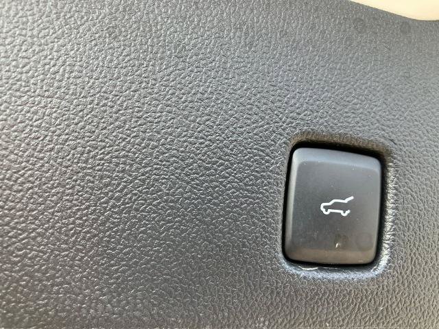 Certified 2025 Ford Escape Platinum AWD/4WD image 14