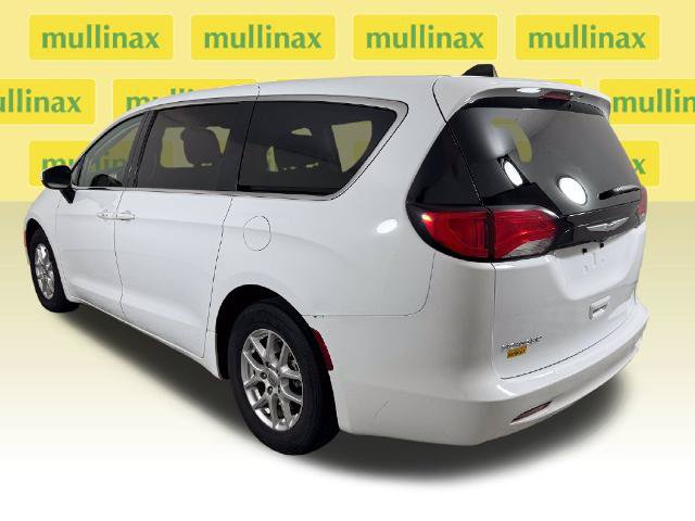 Used 2023 Chrysler Voyager LX FWD image 11