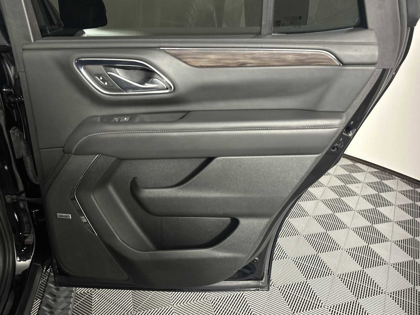 Used 2023 Chevrolet Tahoe Z71 w/ Luxury Package image 18