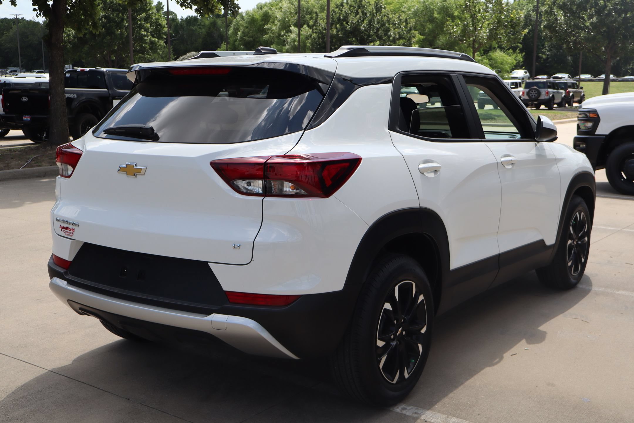 Used 2023 Chevrolet TrailBlazer LT FWD image 3