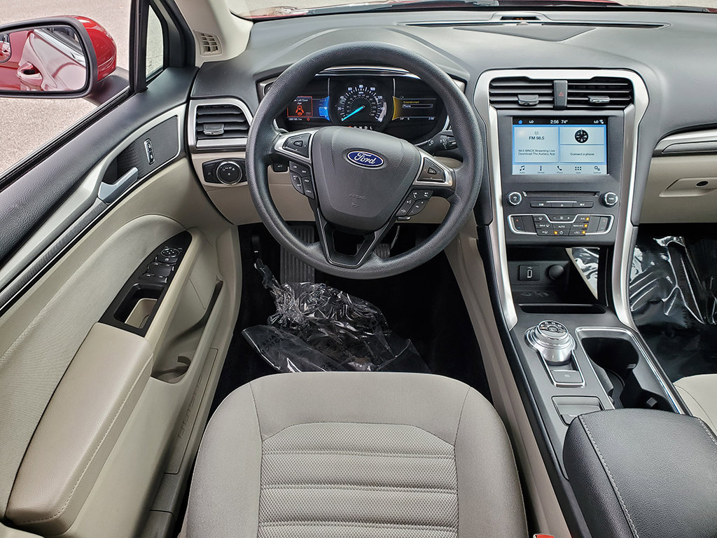 Certified 2017 Ford Fusion SE w/ Fusion SE Technology Package FWD image 16
