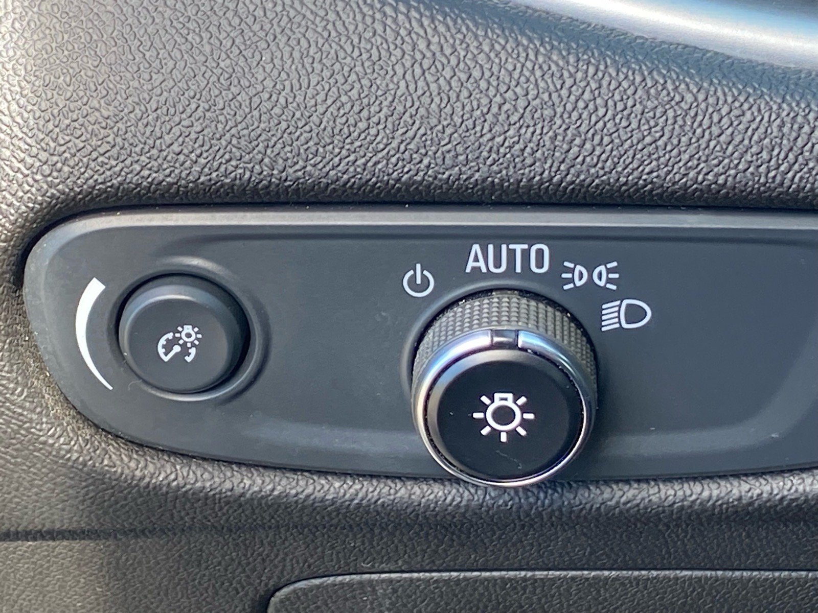 Used 2025 Chevrolet Malibu LT FWD image 14