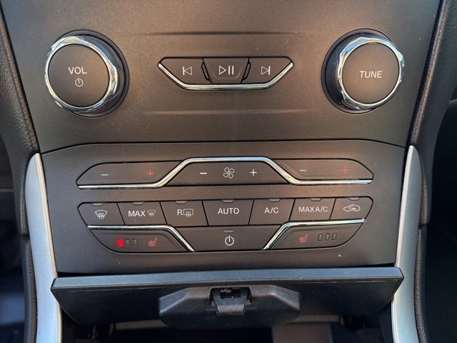 Certified 2019 Ford Edge SEL w/ Equipment Group 201A image 17