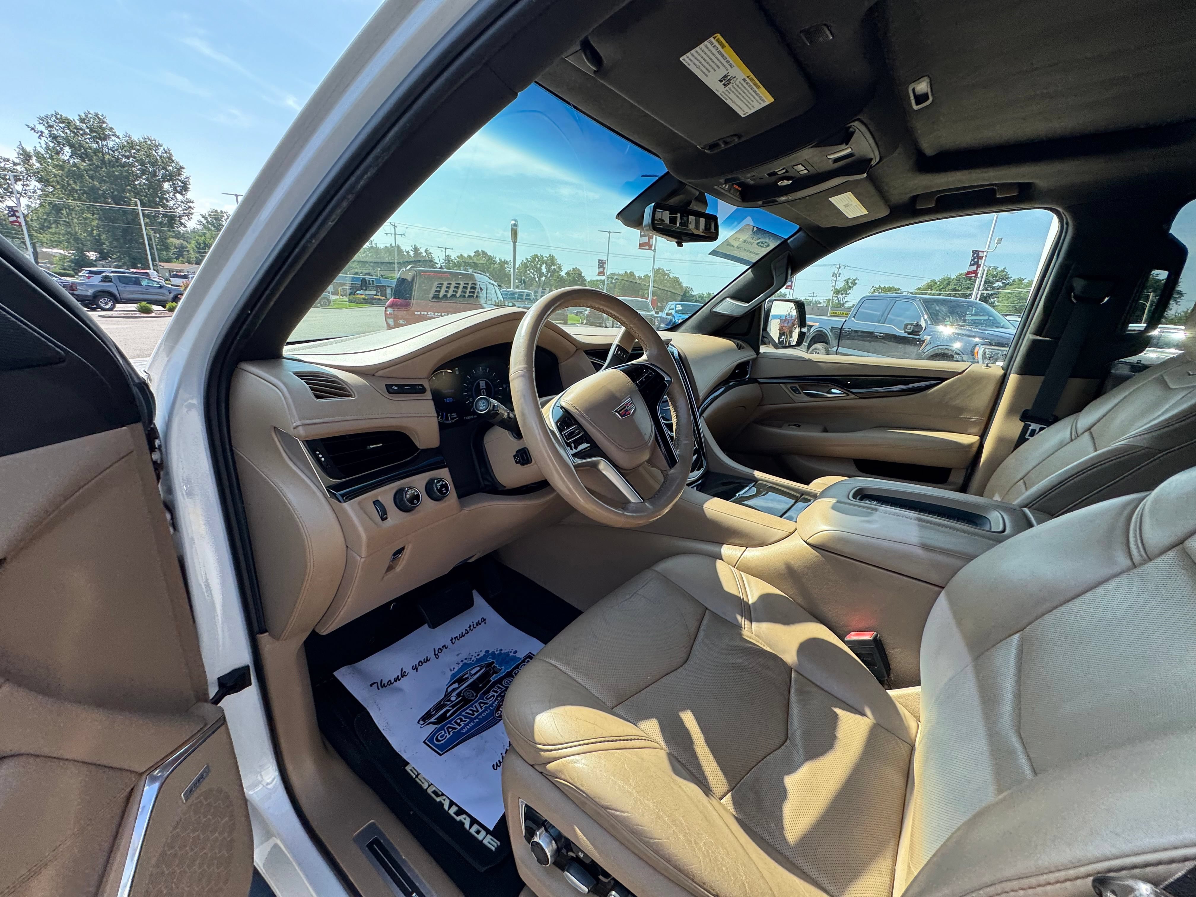 Used 2018 Cadillac Escalade ESV Platinum AWD/4WD image 31