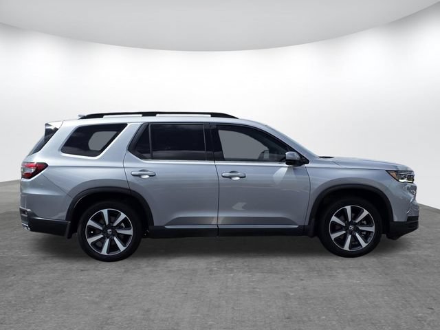 Used 2025 Honda Pilot Touring image 3
