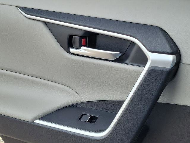 Used 2021 Toyota RAV4 XLE Premium FWD image 20