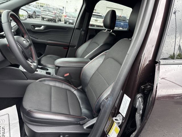 Certified 2023 Ford Escape ST-Line Elite AWD/4WD image 18
