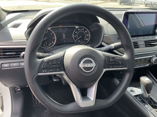 Used 2025 Nissan Altima 2.5 SV image 17