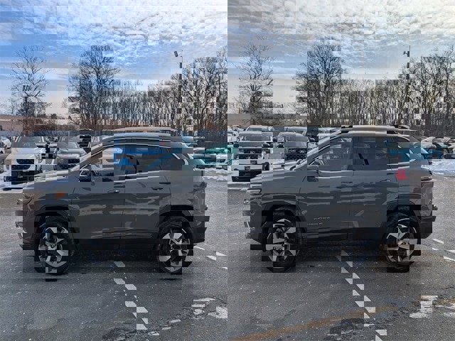 Used 2021 Jeep Cherokee Limited w/ Elite Package image 2