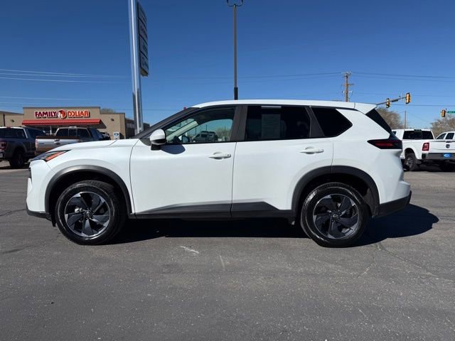 Used 2025 Nissan Rogue SV image 2