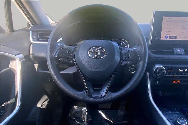 Used 2025 Toyota RAV4 XLE AWD/4WD image 6