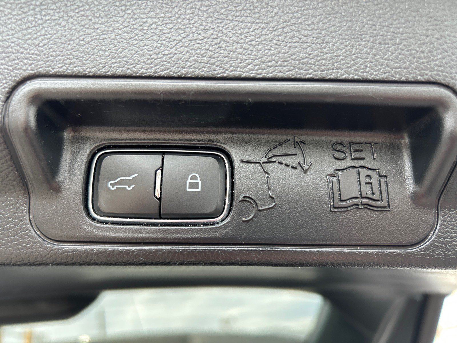 Certified 2021 Ford Explorer XLT w/ Equipment Group 202A AWD/4WD image 18