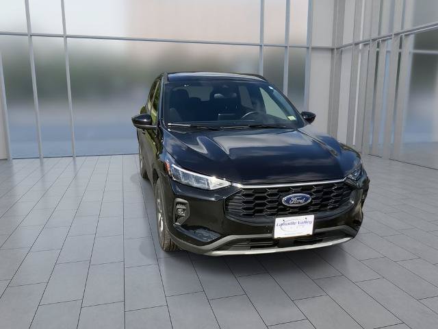 Certified 2025 Ford Escape ST-Line Select AWD/4WD image 2
