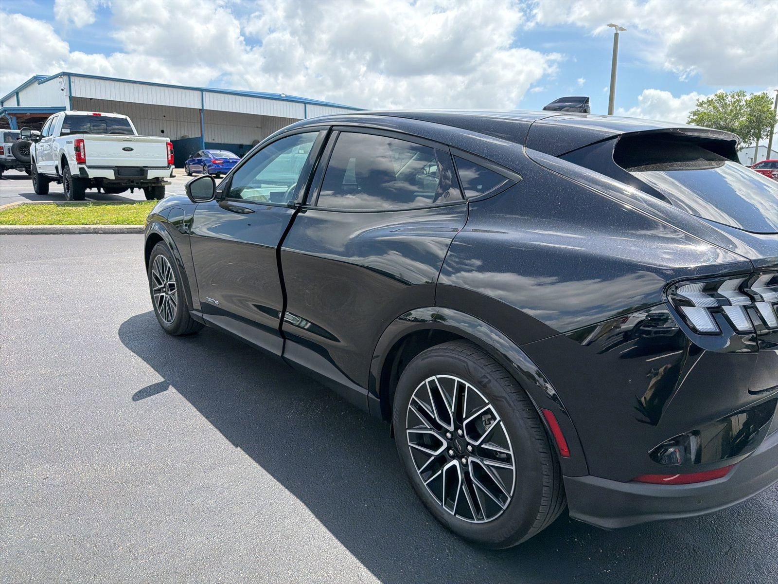 Certified 2025 Ford Mustang Mach-E Premium AWD/4WD image 8