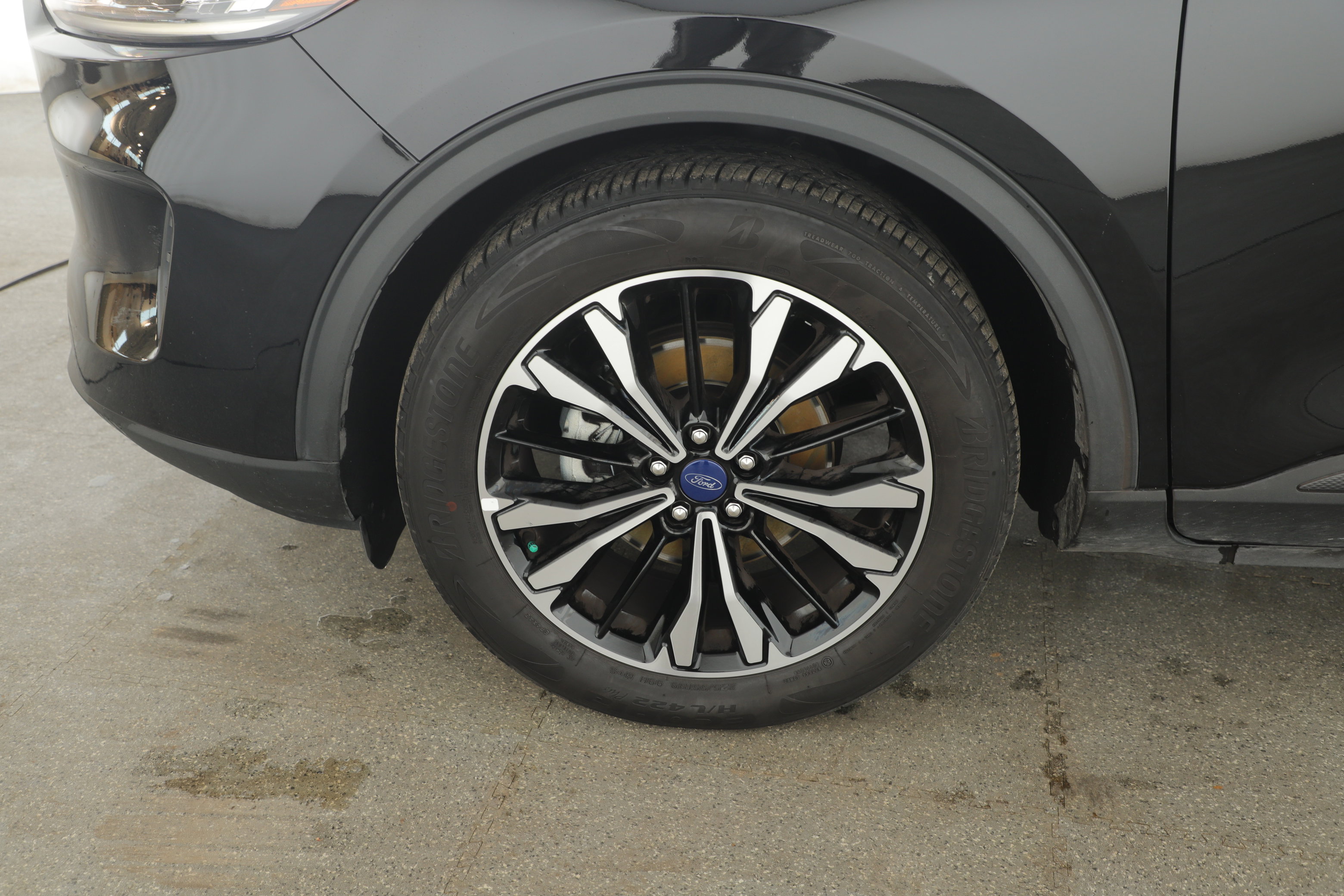 Certified 2022 Ford Escape SE w/ SE Sport Appearance Package image 4