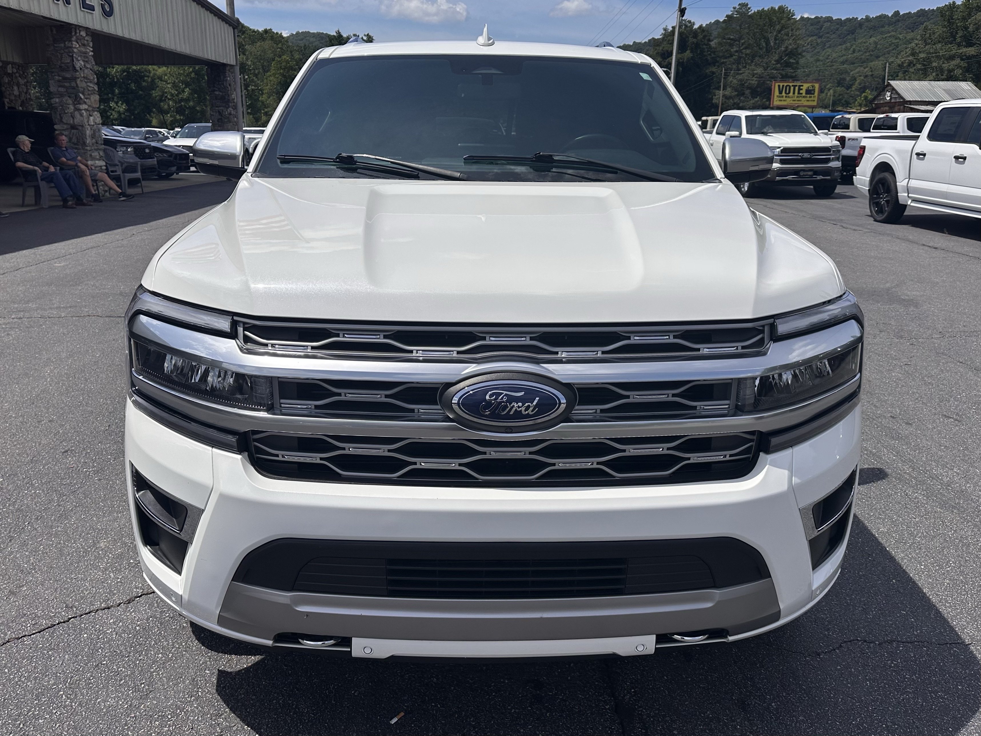 Certified 2022 Ford Expedition Platinum AWD/4WD image 3