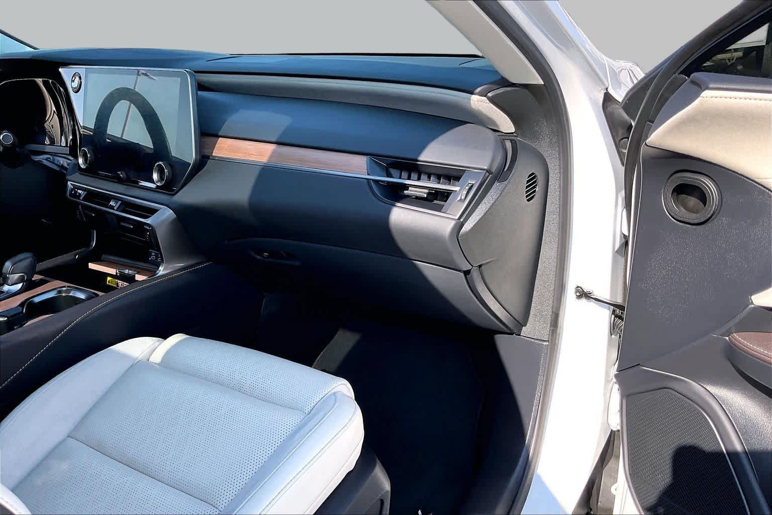 Used 2023 Lexus RX 350 FWD w/ Cold Area Package image 17