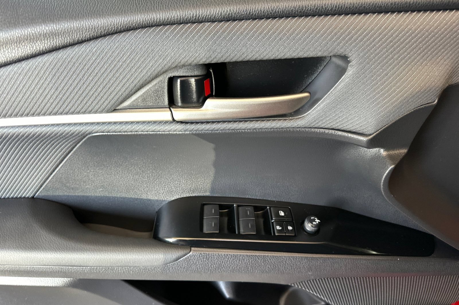 Used 2025 Toyota Camry SE w/ Multimedia Upgrade Package FWD image 10