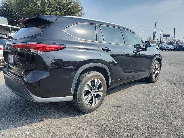 Used 2020 Toyota Highlander XLE image 3