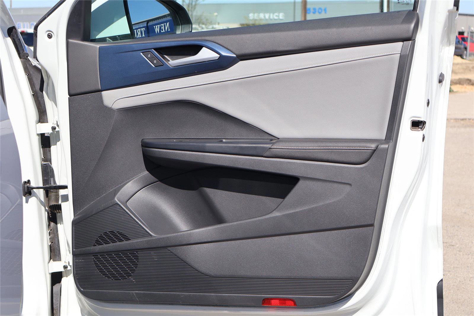 Used 2024 Volkswagen Taos SE image 35