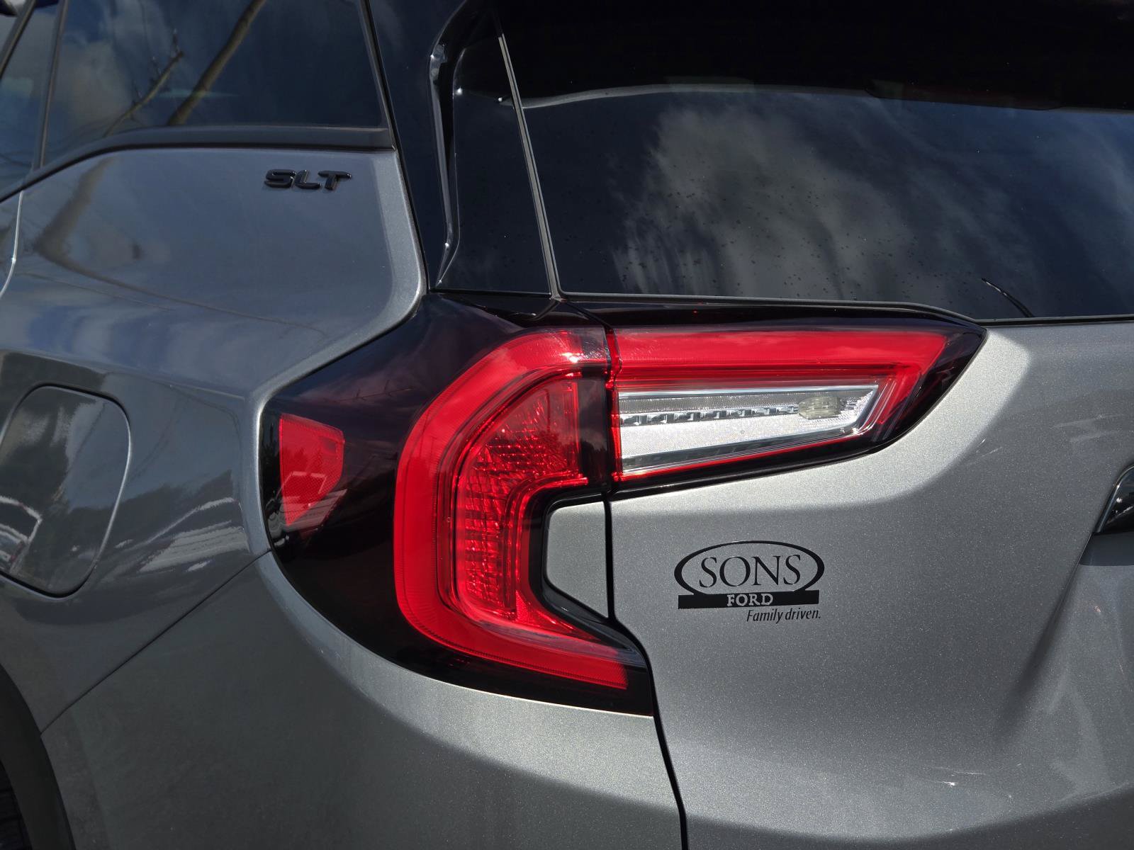 Used 2024 GMC Terrain SLT w/ Elevation Edition FWD image 11