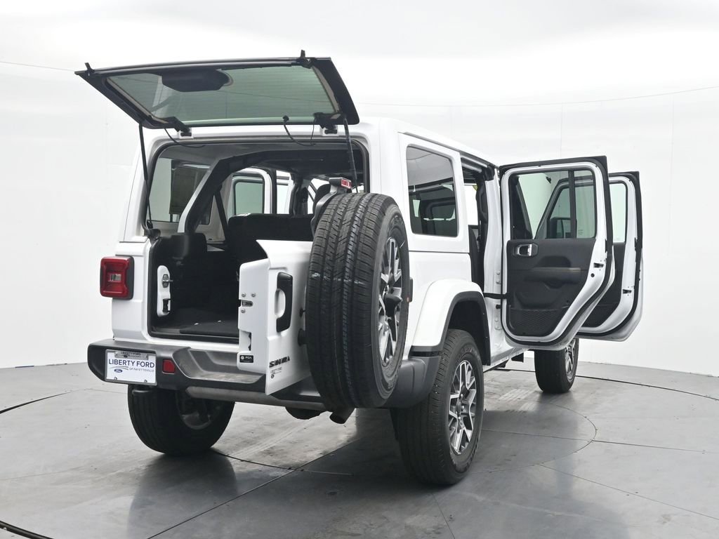 Used 2025 Jeep Wrangler Sahara AWD/4WD image 23