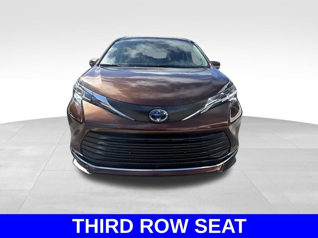 Used 2021 Toyota Sienna XLE image 8