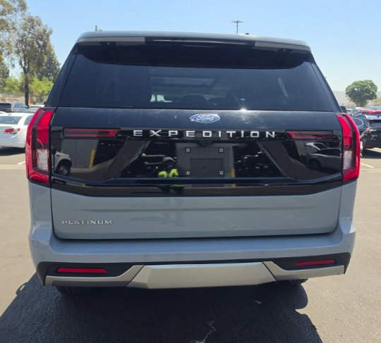 Certified 2025 Ford Expedition Platinum w/ Driver's Package AWD/4WD image 5