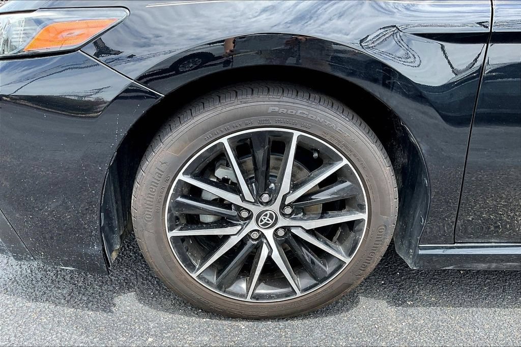 Used 2021 Toyota Camry SE w/ Convenience Package FWD image 9