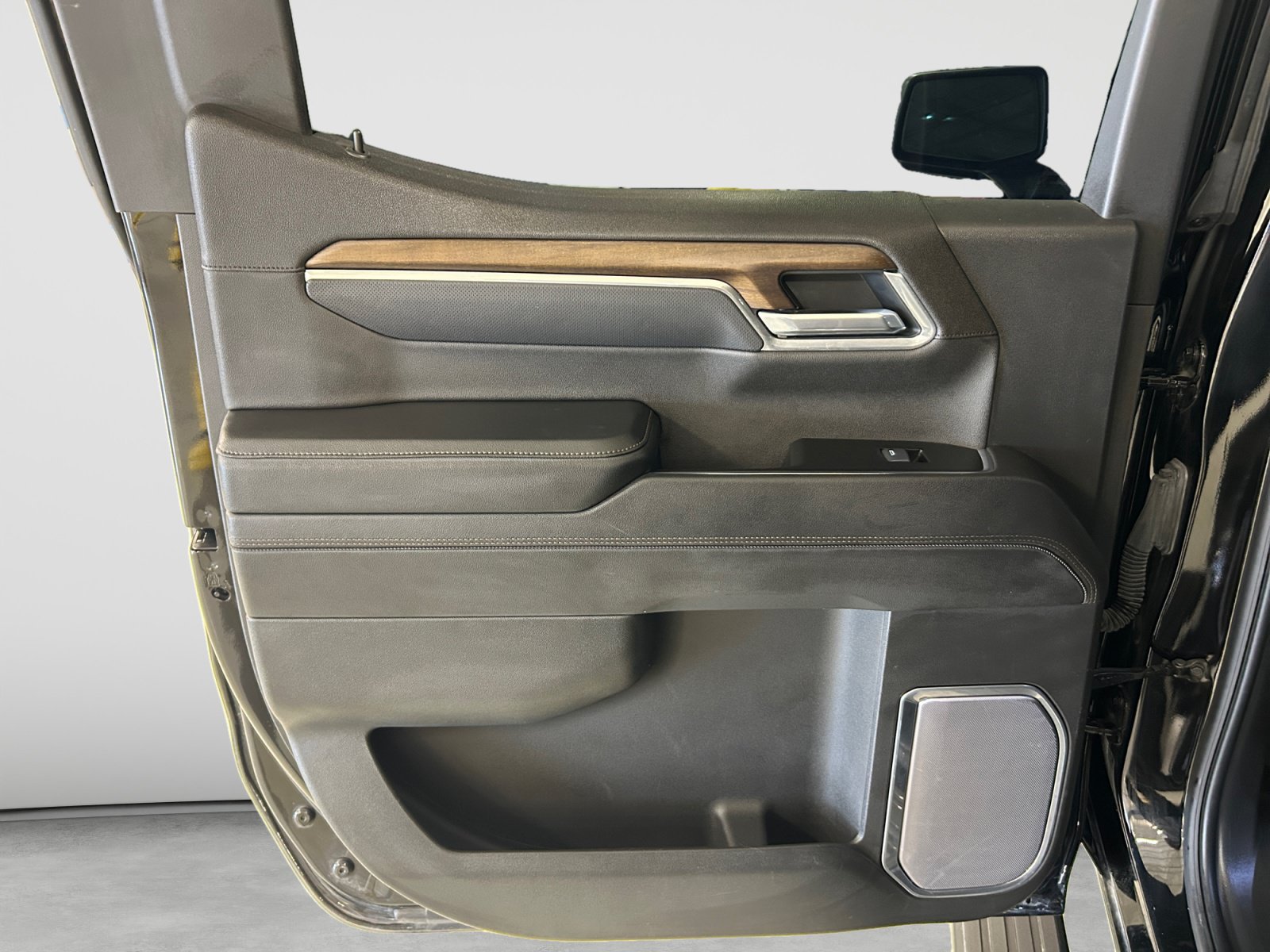 Used 2025 Chevrolet Silverado 1500 High Country w/ High Country Premium Package AWD/4WD image 22