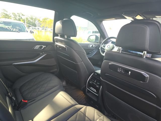 Used 2024 BMW X7 xDrive40i w/ M Sport Package AWD/4WD image 21