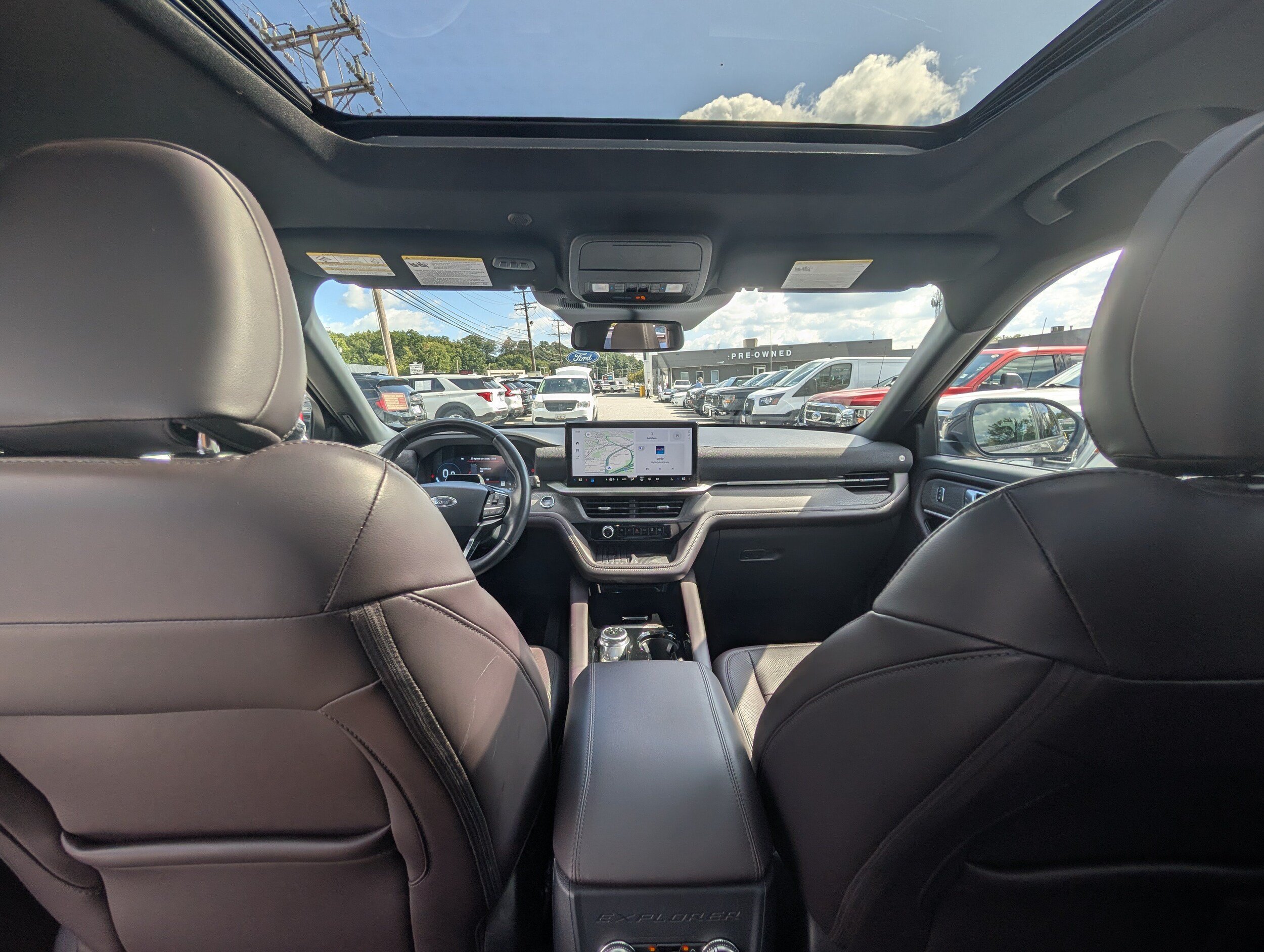 Certified 2025 Ford Explorer Platinum w/ LUX Leather Package AWD/4WD image 21